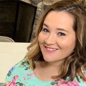 Meet your Posher, Caitlin